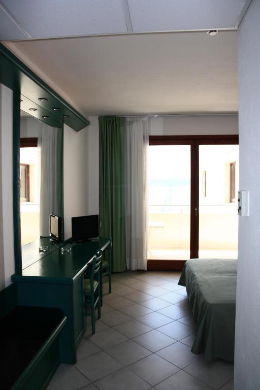 Hotel Miralonga La Maddalena  Oda fotoğraf
