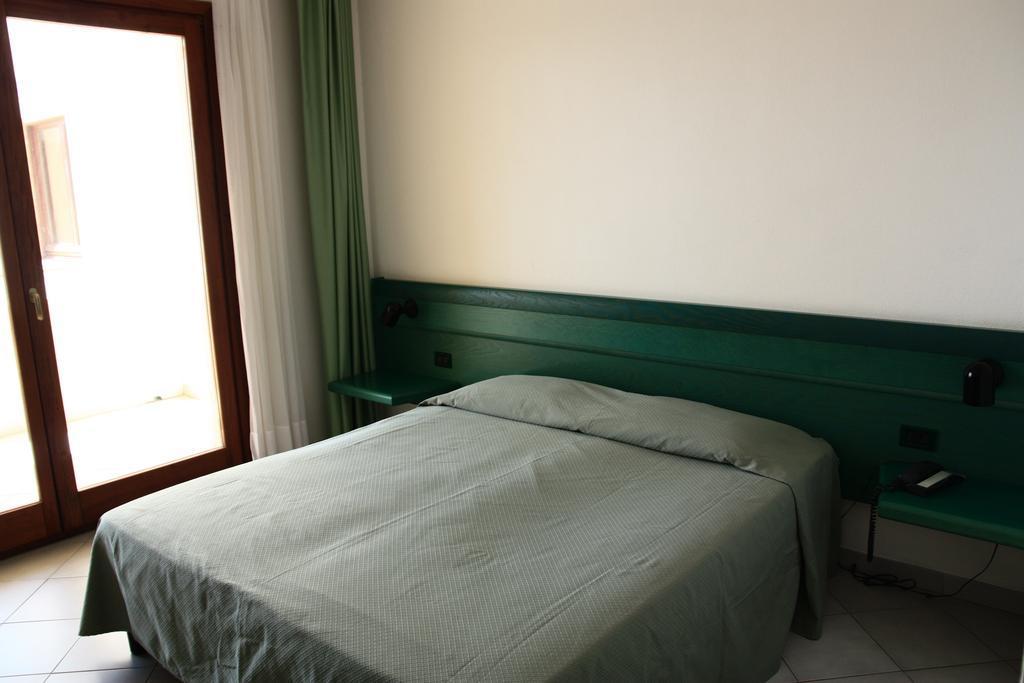 Hotel Miralonga La Maddalena  Dış mekan fotoğraf