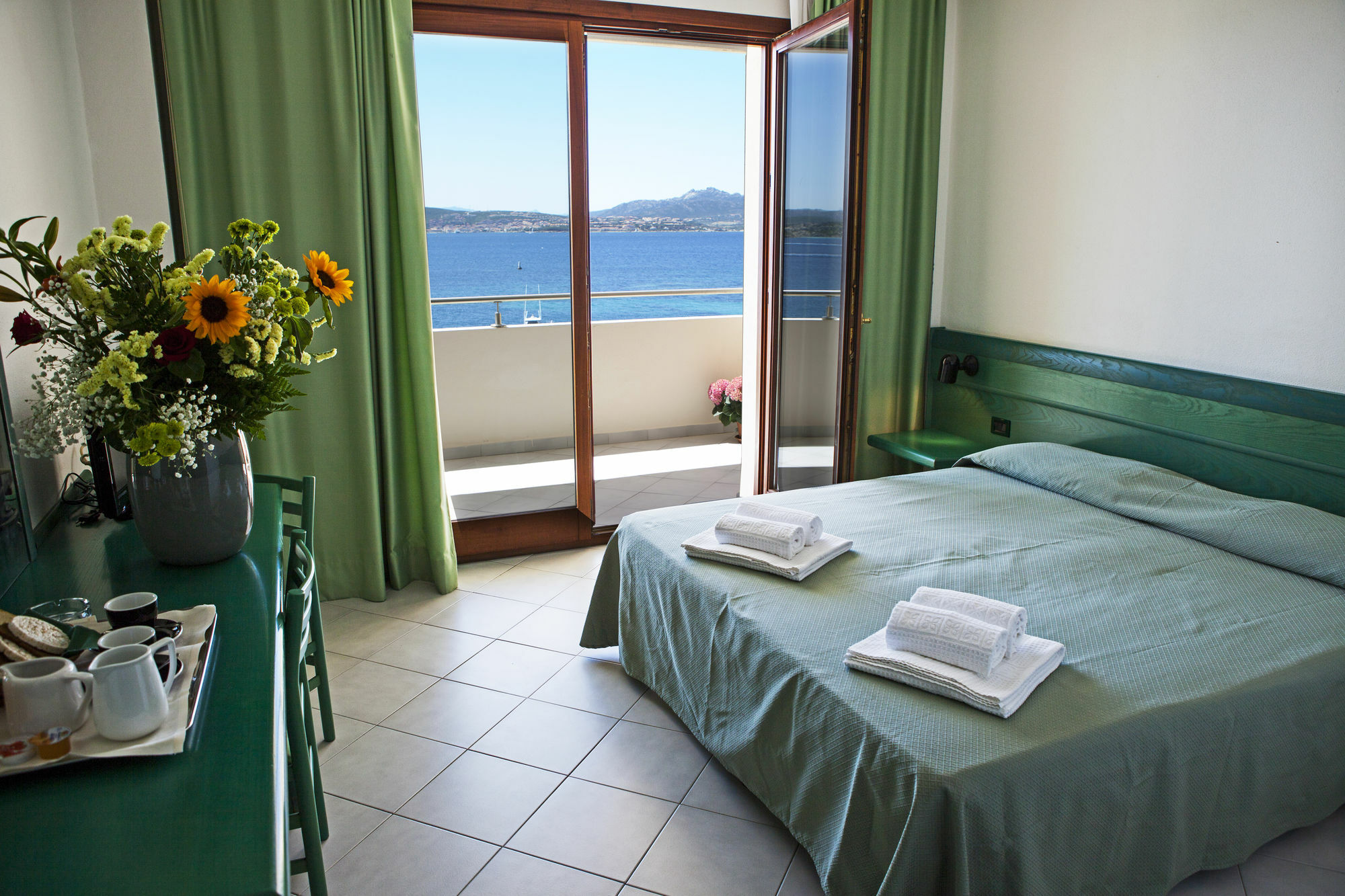 Hotel Miralonga La Maddalena  Dış mekan fotoğraf